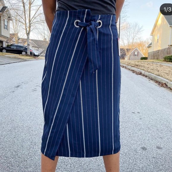 NWT Vince Camuto Blue and White Striped Wrap Skirt - Picture 1 of 2
